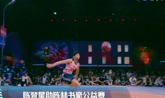 老年人如何安全地进行篮球接球训练?_2